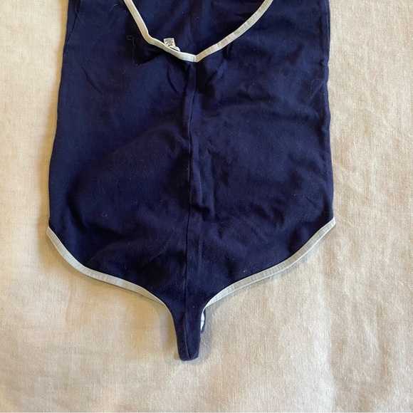 Blue halter bodysuit with white lining - Picture 5 of 6